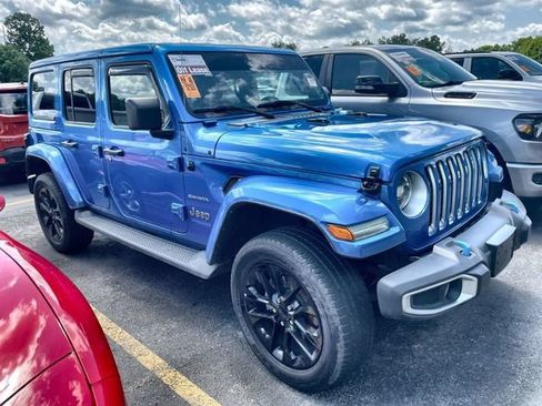 Used 2022 Jeep Wrangler Unlimited Sahara w/ Cold Weather Group AWD/4WD image 3