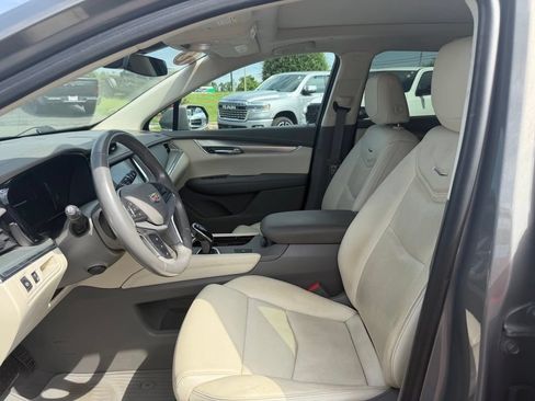 Used 2018 Cadillac XT5 Luxury w/ Driver Awareness Package FWD image 15