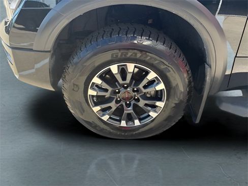 Used 2024 Nissan Titan PRO-4X w/ Pro-4x Convenience Package image 4