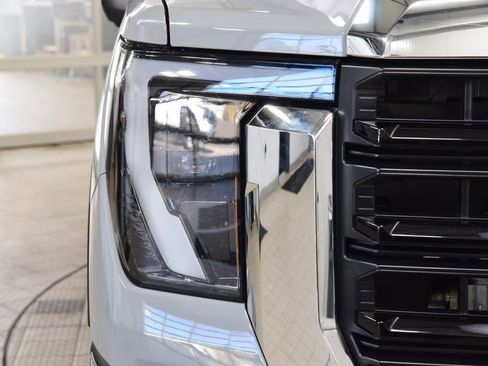 Used 2025 GMC Sierra 3500 Pro w/ Convenience Package image 6