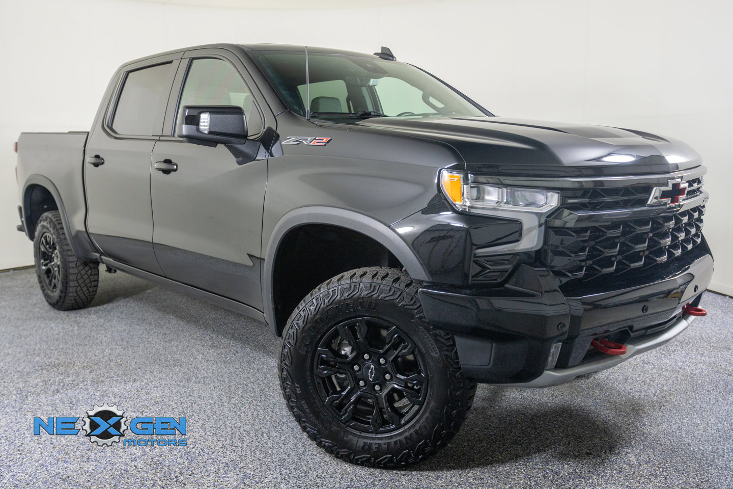 Used 2025 Chevrolet Silverado 1500 ZR2 w/ Technology Package AWD/4WD image 1