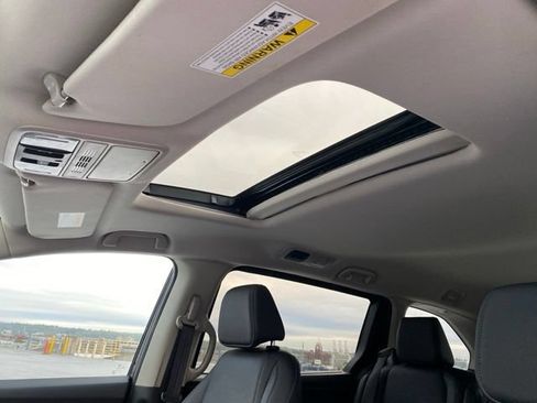 Used 2025 Honda Odyssey EX-L image 16
