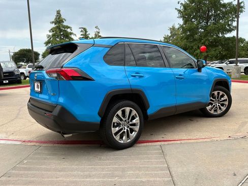 Used 2019 Toyota RAV4 XLE Premium FWD image 6