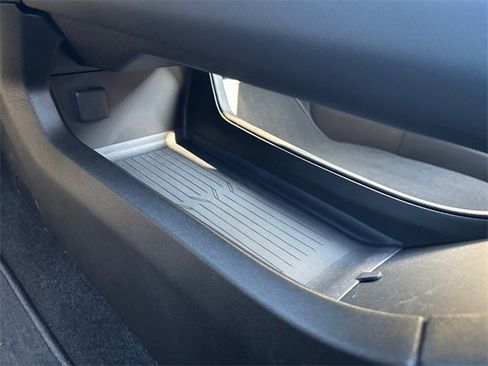 New 2025 Chevrolet Equinox EV RS image 32