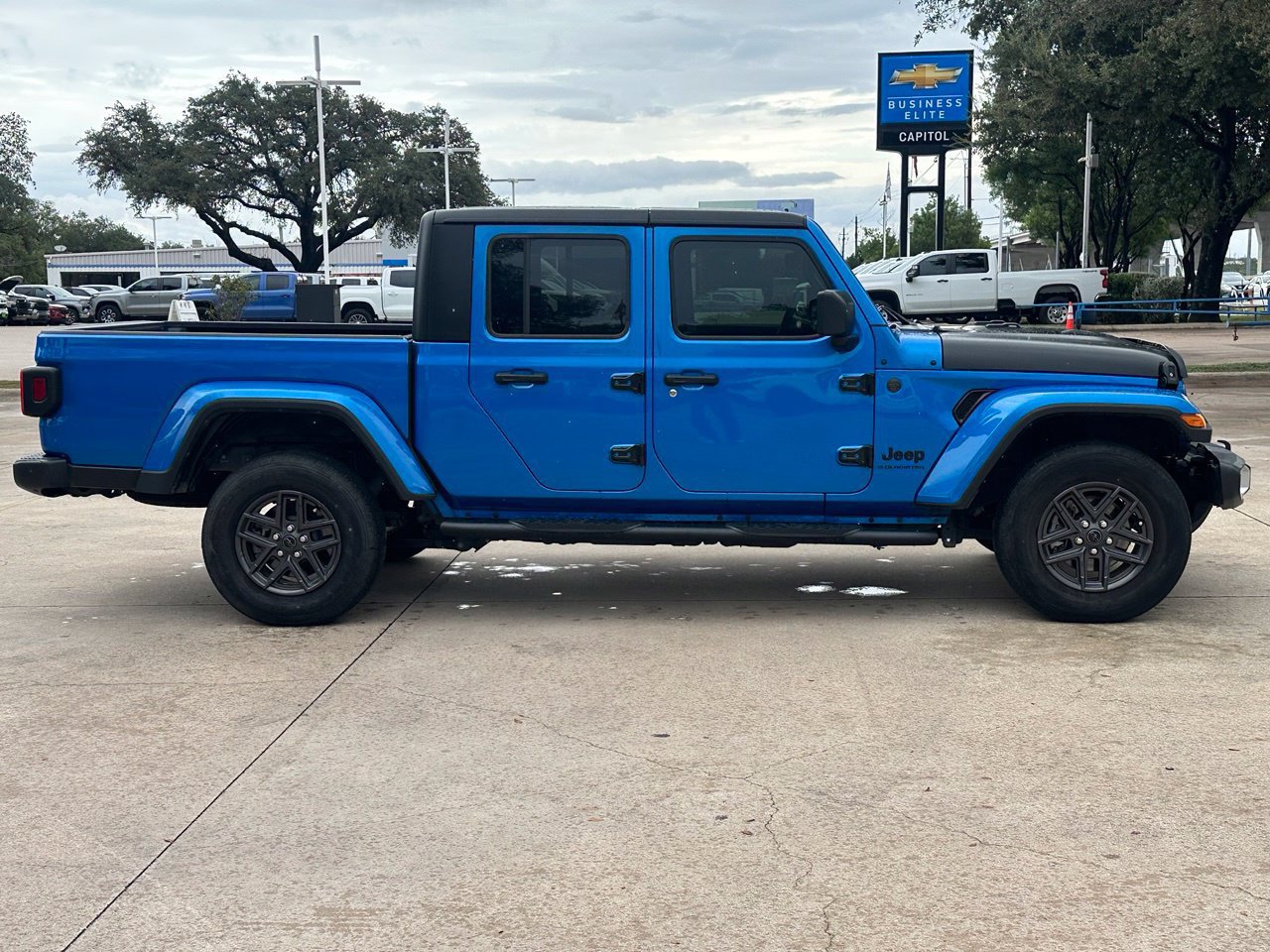 Used 2024 Jeep Gladiator Sport AWD/4WD image 6