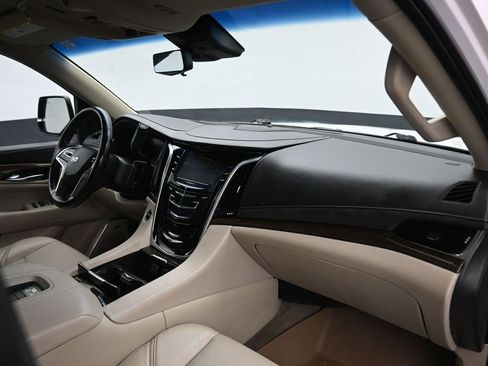 Used 2018 Cadillac Escalade ESV Luxury image 62