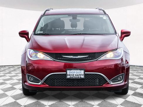 Used 2017 Chrysler Pacifica Touring-L image 8
