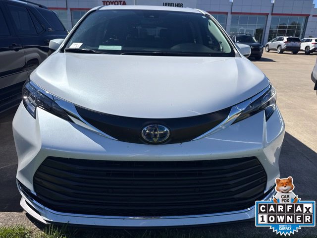 Used 2024 Toyota Sienna XLE FWD image 14