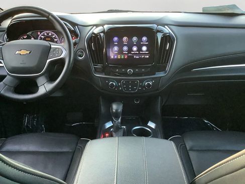 Used 2022 Chevrolet Traverse Premier FWD image 18