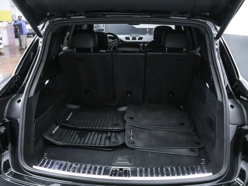 Used 2022 Porsche Cayenne Platinum Edition AWD/4WD image 28