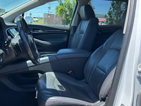 Used 2018 Buick Enclave Essence AWD/4WD image 10