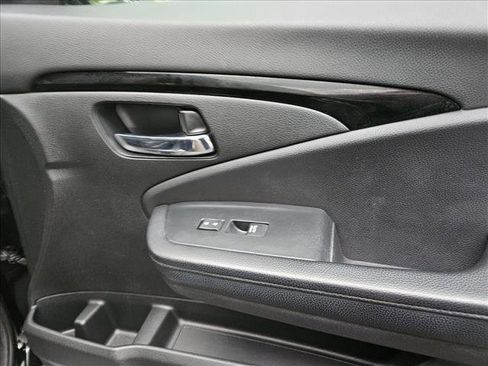 Used 2020 Honda Pilot Touring image 24