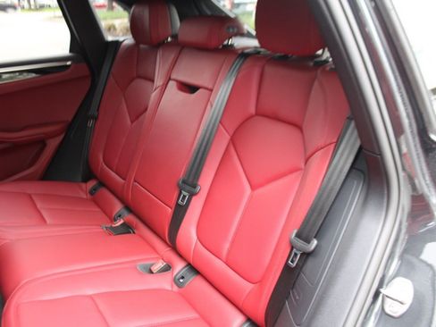 Used 2025 Porsche Macan image 33