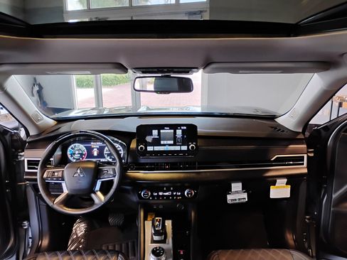 Used 2023 Mitsubishi Outlander SEL image 16