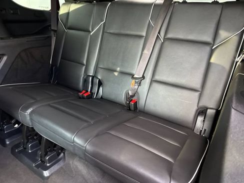 Used 2025 Cadillac Escalade Premium Luxury RWD image 18