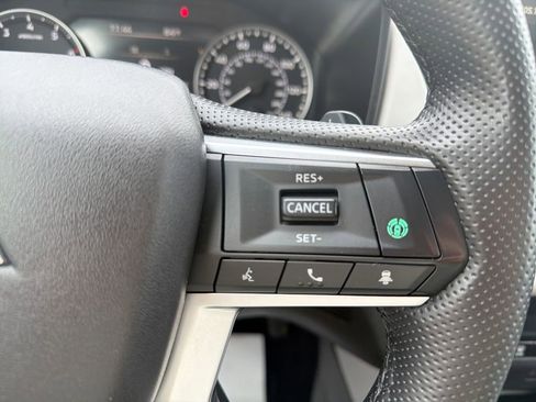 Used 2025 Mitsubishi Outlander SE image 21