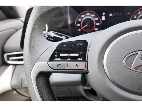 Used 2024 Hyundai Elantra SEL FWD image 18