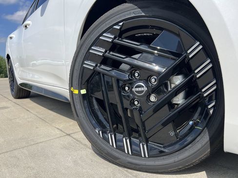 New 2026 Nissan Sentra SR w/ SR Premium Package FWD image 7