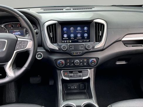 Used 2024 GMC Terrain SLT image 9
