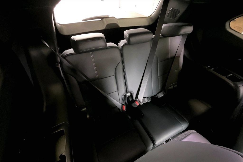 Used 2026 GMC Acadia Elevation w/ Elevation Premium Package FWD image 15