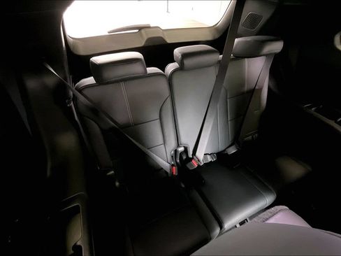 Used 2026 GMC Acadia Elevation w/ Elevation Premium Package FWD image 15
