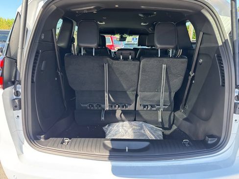 New 2027 Chrysler Pacifica Select FWD image 18