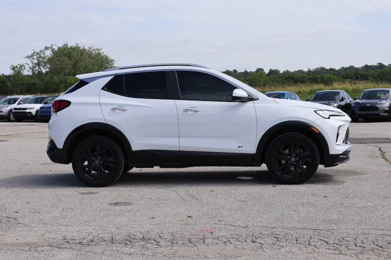 Used 2025 Buick Encore GX Sport Touring w/ Comfort Package AWD/4WD image 7