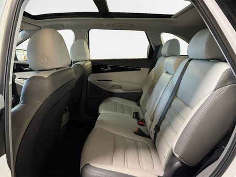 Certified 2020 Kia Sorento SX image 24