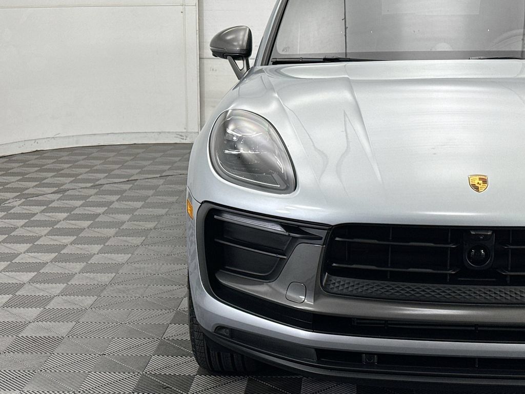 Used 2026 Porsche Macan AWD/4WD image 12