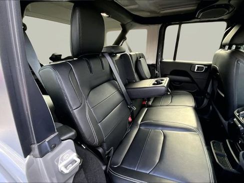 Used 2021 Jeep Wrangler Unlimited Sahara w/ Cold Weather Group image 17