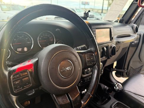 Used 2014 Jeep Wrangler Unlimited Rubicon image 18