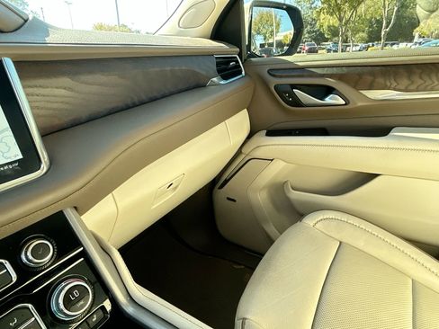 Used 2022 GMC Yukon XL Denali image 31