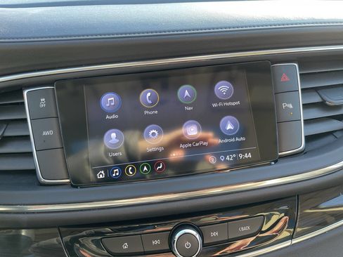 Used 2021 Buick Enclave Essence image 22