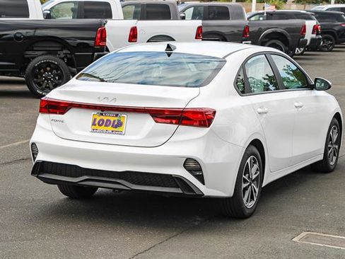 Used 2024 Kia Forte LXS w/ LXS Technology Package image 4