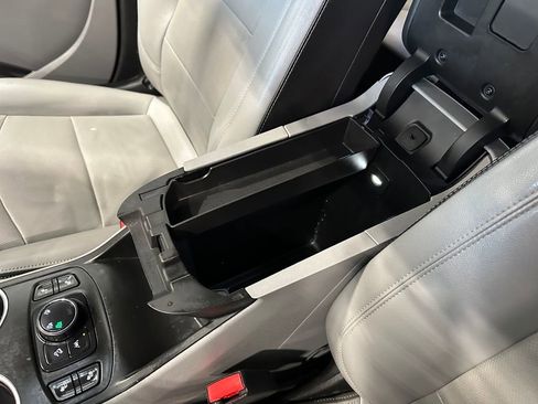 Used 2022 GMC Terrain SLT image 23