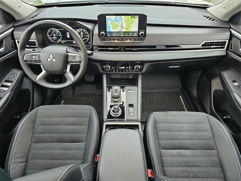 Used 2023 Mitsubishi Outlander SE image 12