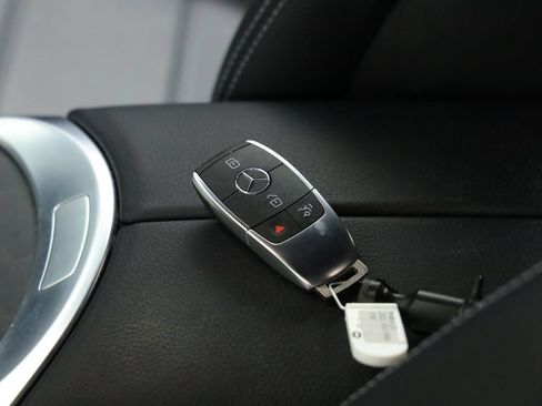 Used 2022 Mercedes-Benz GLC 300 w/ Premium Package Lite image 38