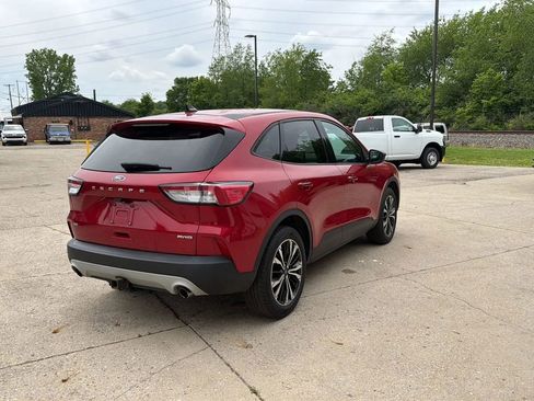 Used 2021 Ford Escape SE w/ SE Sport Appearance Package AWD/4WD image 5