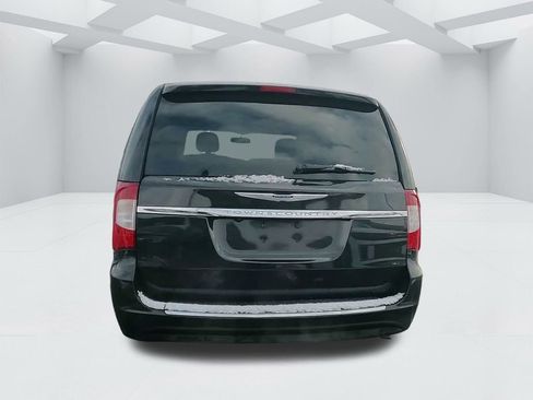 Used 2016 Chrysler Town & Country Touring w/ Driver Convenience Group image 6