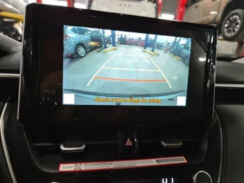 Used 2024 Toyota Corolla Cross XLE w/ Convenience Package image 21