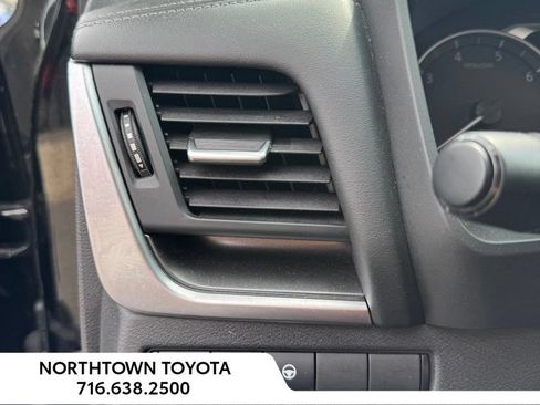 Used 2025 Nissan Rogue SV AWD/4WD image 28