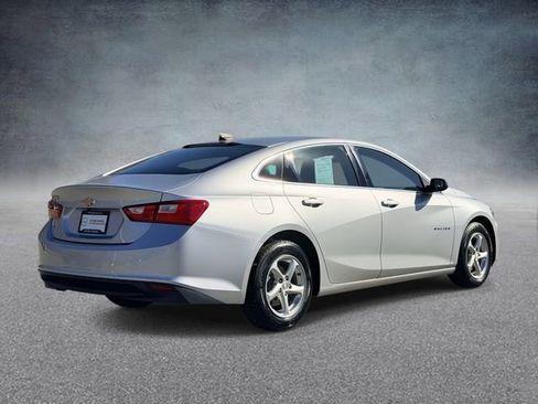 Used 2017 Chevrolet Malibu LS image 4