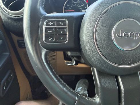 Used 2018 Jeep Wrangler Unlimited Rubicon w/ Connectivity Group AWD/4WD image 24