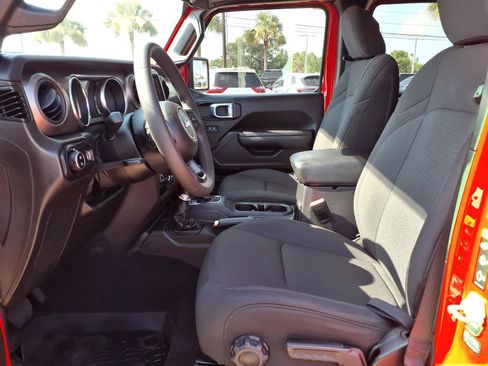 Used 2023 Jeep Gladiator Sport AWD/4WD image 25