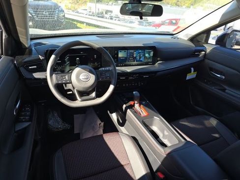 New 2026 Nissan Kicks SR w/ Cold Weather Package AWD/4WD image 6