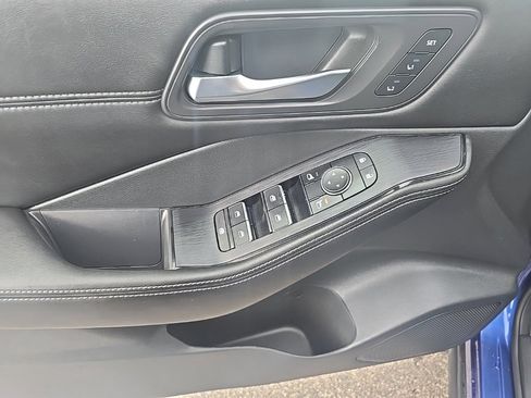 Used 2022 Nissan Rogue SL w/ SL Premium Package image 13