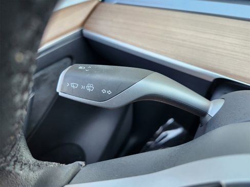 Used 2023 Tesla Model Y Long Range image 23