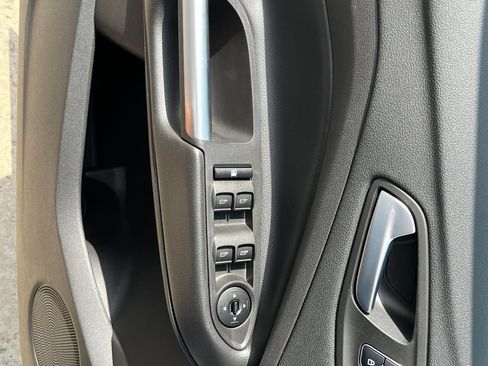 Used 2018 Ford Escape SE FWD image 11