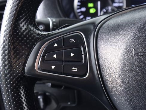 Used 2018 Mercedes-Benz Metris image 12