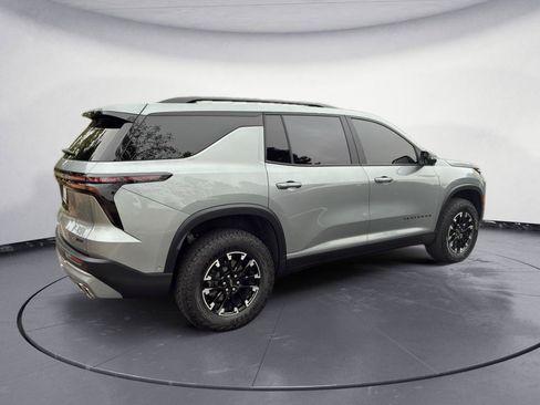 Used 2025 Chevrolet Traverse Z71 w/ Enhanced Driving Package AWD/4WD image 7